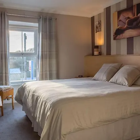 The Stork Hotel 2*